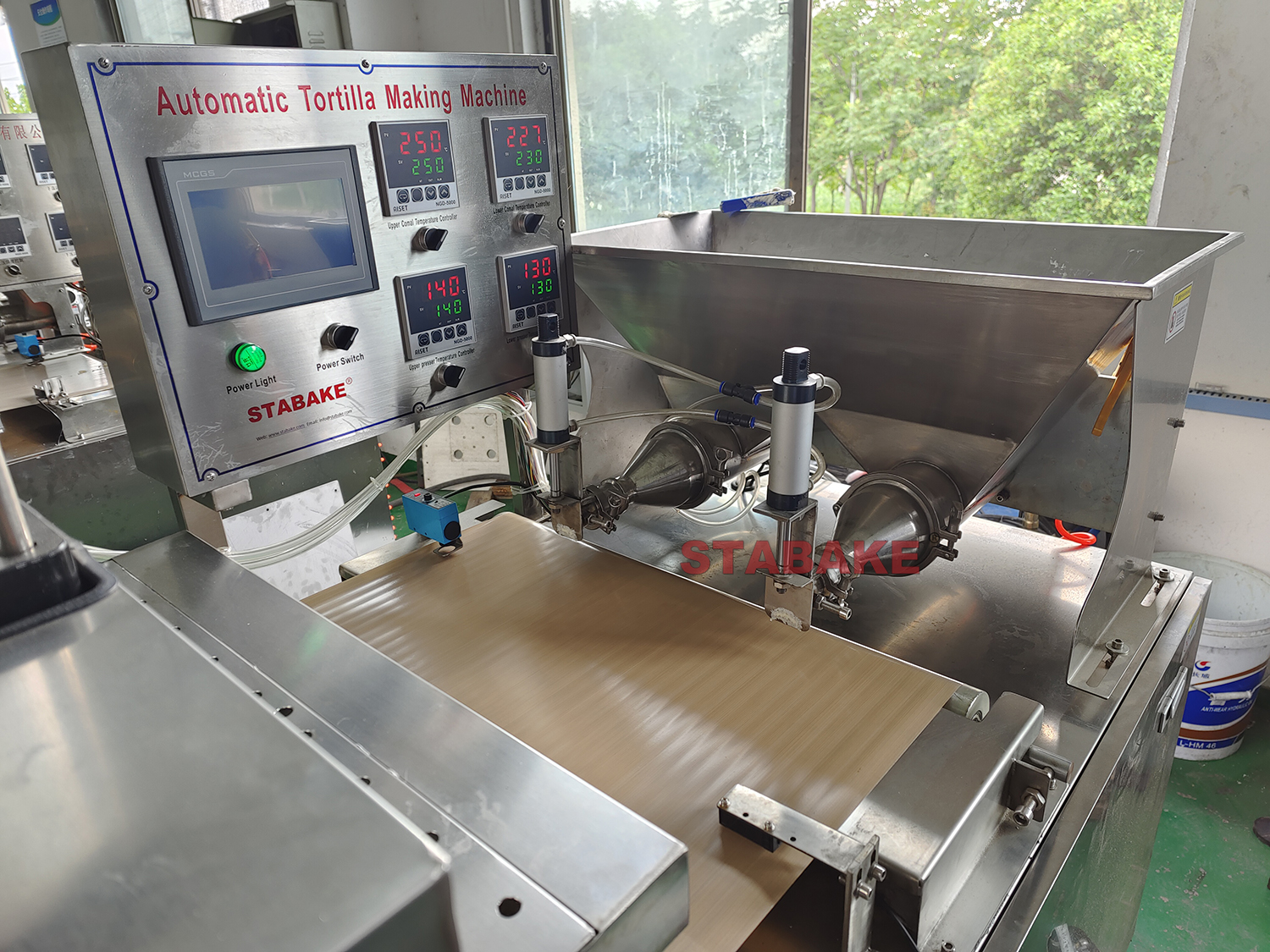 Máquina automática para hacer tortillas Línea de producción Tortillas industriales de harina de maíz Máquina prensadora para hacer pan para la fabricación de chapati khakhra
